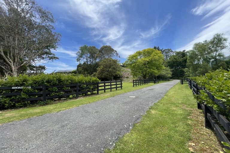 Photo of property in 52 Greenhill Road, Waikanae, 5391