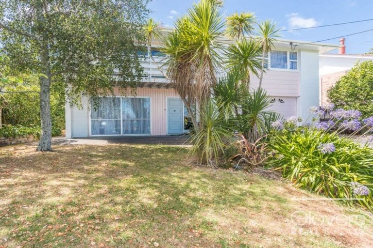 Photo of property in 114 Sturges Road, Henderson, Auckland, 0612