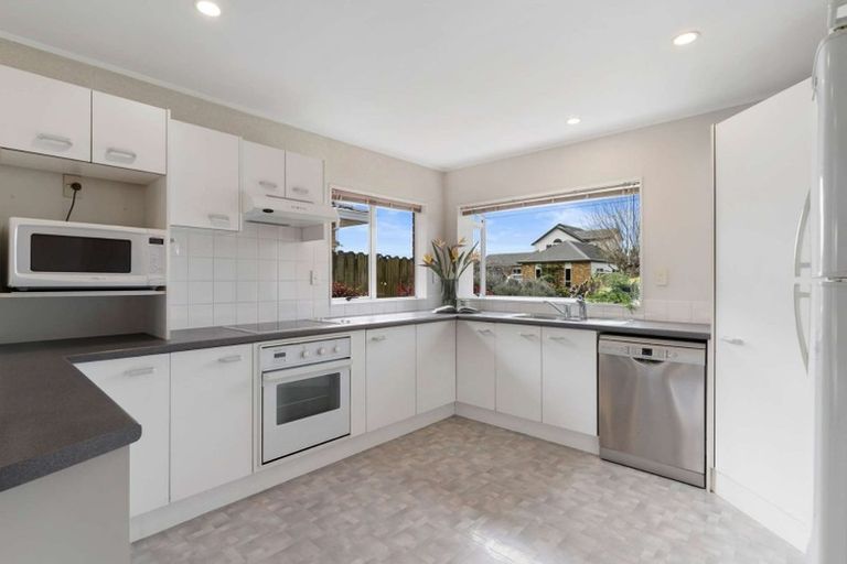 Photo of property in 14 Chippewa Place, Conifer Grove, Takanini, 2112