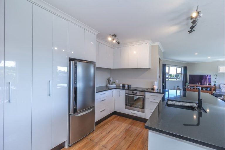 Photo of property in 166 Bartholomew Road, Levin, 5510