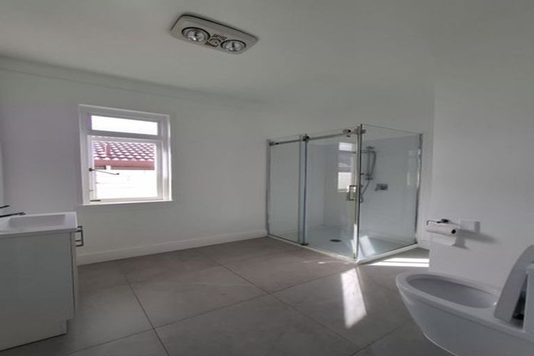 Photo of property in 1/12 Golf Road, New Lynn, Auckland, 0600