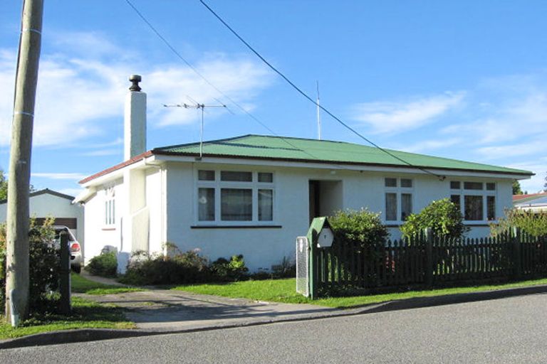 Photo of property in 7 Canterbury Street, Picton, 7220