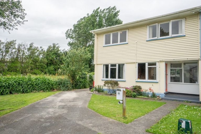 Photo of property in 10 Renfrew Place, Highbury, Palmerston North, 4412