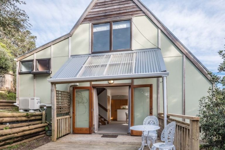 Photo of property in 98a Creswick Terrace, Northland, Wellington, 6012