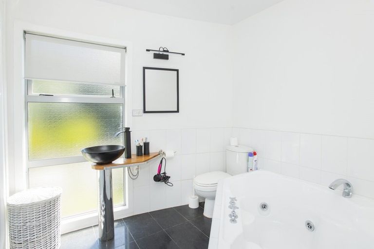 Photo of property in 33 Sirrah Street, Okitu, Gisborne, 4010