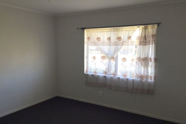 Photo of property in 84 Maplesden Drive, Clendon Park, Auckland, 2103