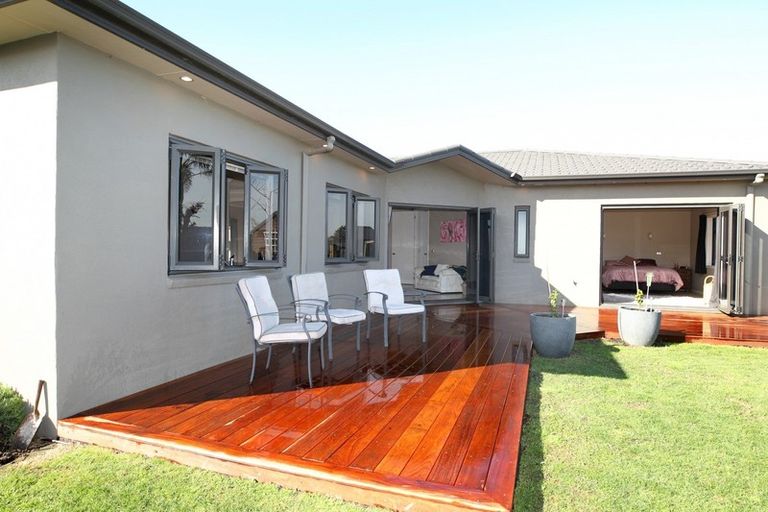 Photo of property in Heynes Place, 28 Heynes Place, Clive, 4102