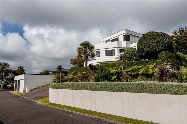 Photo of property in 25 Veale Road, Frankleigh Park, New Plymouth, 4310