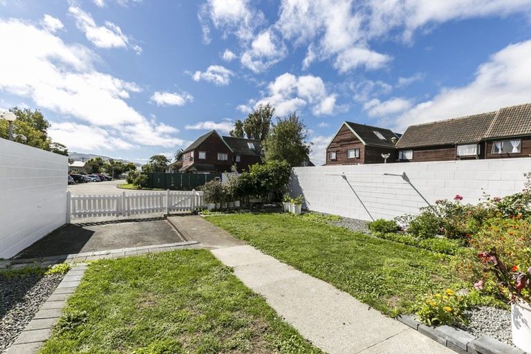 Photo of property in 9/17 Randwick Crescent, Moera, Lower Hutt, 5010