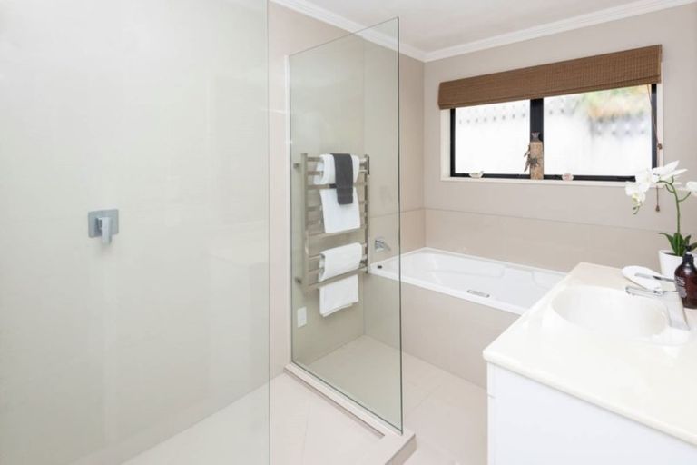 Photo of property in 1/28 Wiltshire Place, Somerville, Auckland, 2014