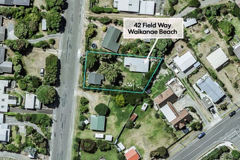 Photo of property in 42 Field Way, Waikanae Beach, Waikanae, 5036