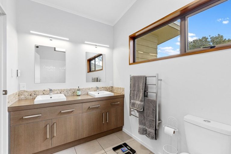 Photo of property in 32 Haast Place, Awapuni, Palmerston North, 4412