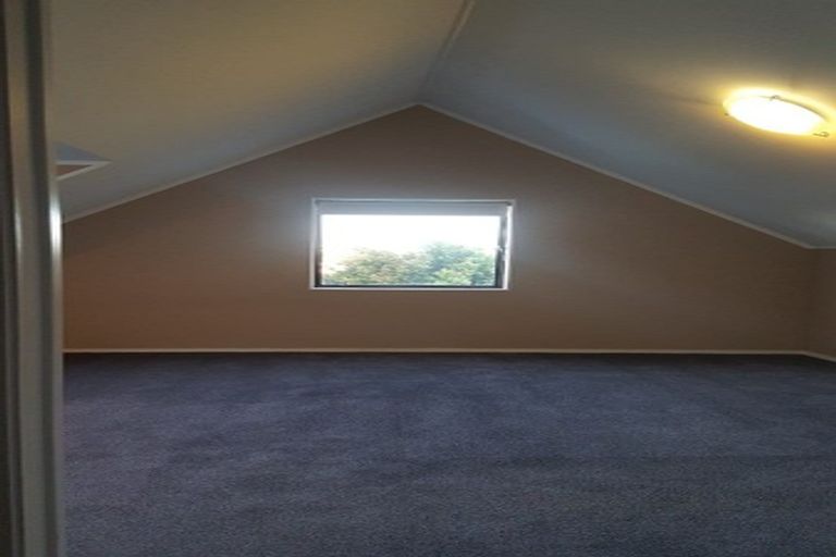 Photo of property in 2/14 Strabo Place, Windsor Park, Auckland, 0632