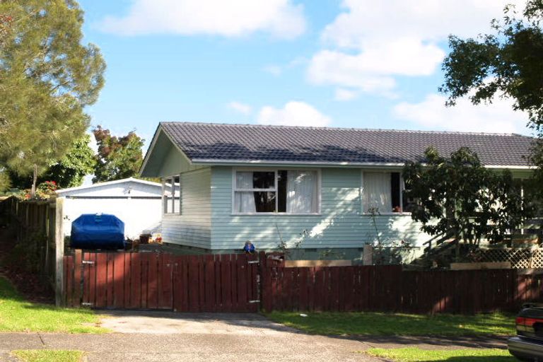 Photo of property in 13 Yeoman Place, Howick, Auckland, 2014