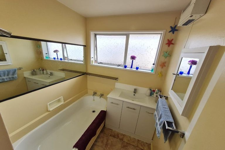 Photo of property in 18 Tamarisk Place, Parklands, Christchurch, 8083