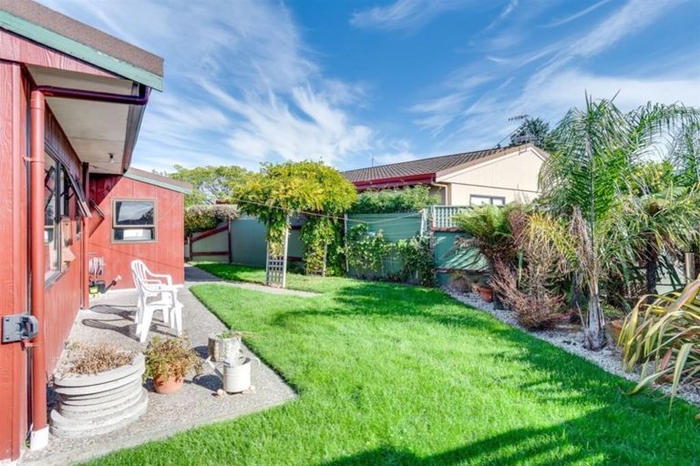 Photo of property in 2 Lannie Place, Greenmeadows, Napier, 4112