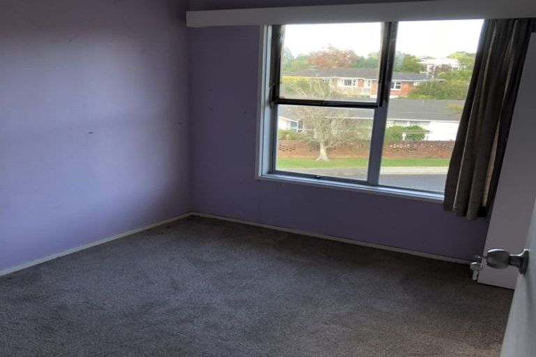Photo of property in 1 Fayette Place, Te Atatu South, Auckland, 0610