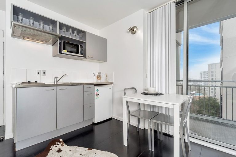 Photo of property in Scotia Tower Apartments, 8a/8 Scotia Place, Auckland Central, Auckland, 1010