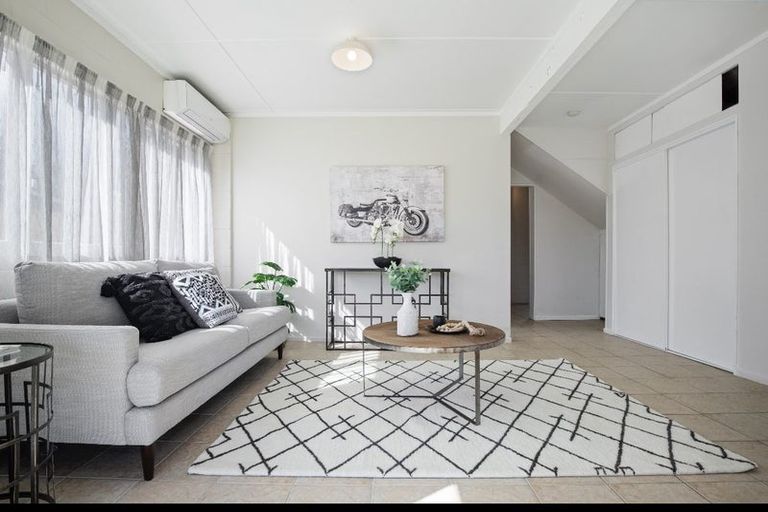 Photo of property in 11 Crispe Road, Clarks Beach, 2122