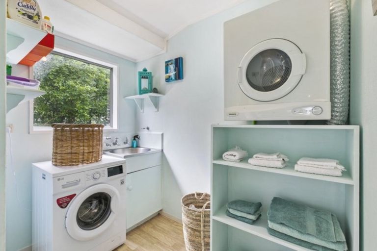 Photo of property in 2 Endeavour Avenue, Welcome Bay, Tauranga, 3112