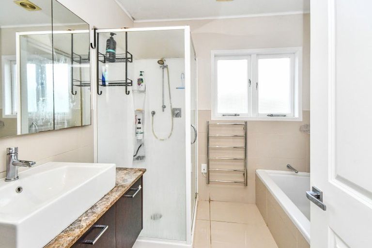 Photo of property in 2 Hillcrest Grove, Hillpark, Auckland, 2102