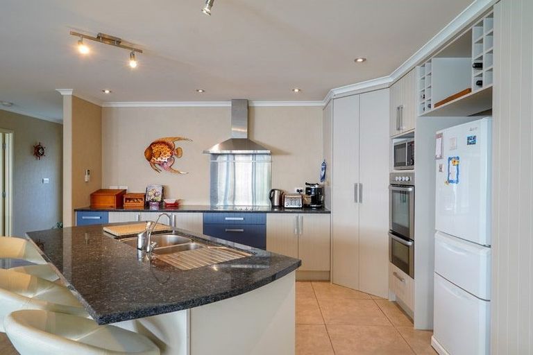 Photo of property in 18 Andre Rise, Stanmore Bay, Whangaparaoa, 0932