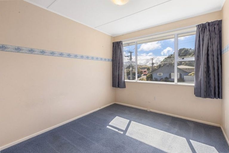 Photo of property in 96 Beazley Avenue, Paparangi, Wellington, 6037