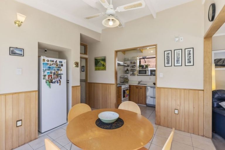 Photo of property in 14 Matipo Street, Eastbourne, Lower Hutt, 5013