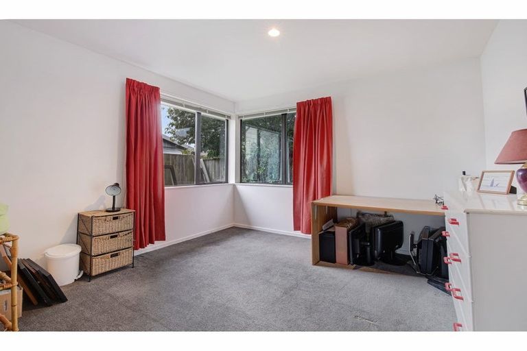 Photo of property in 2/22 Briarmont Street, Avondale, Christchurch, 8061