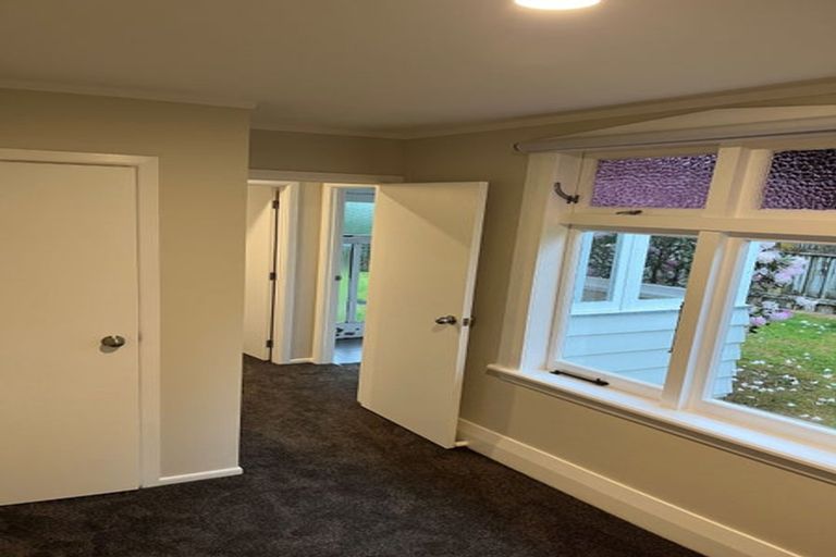 Photo of property in 8 Waiari Road, Conifer Grove, Takanini, 2112