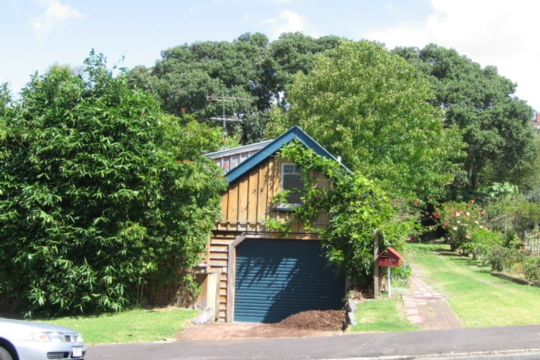 Photo of property in 27 Rutland Road, Stanley Point, Auckland, 0624