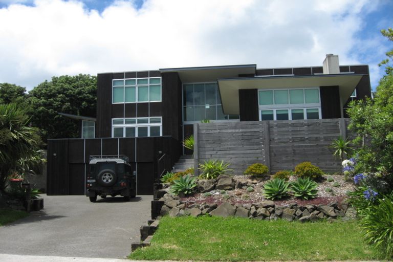 Photo of property in 76 Waitea Road, Muriwai, Waimauku, 0881