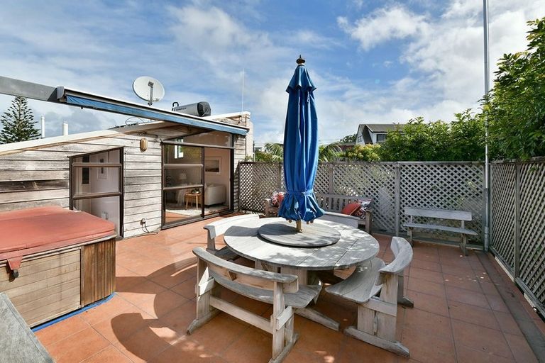 Photo of property in 2/3 Swann Beach Road, Stanmore Bay, Whangaparaoa, 0932