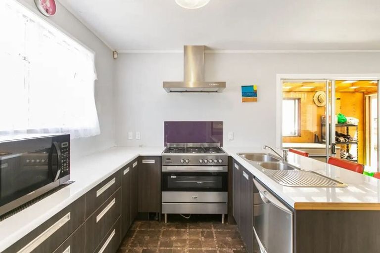 Photo of property in 19 Benton Place, Manurewa, Auckland, 2102