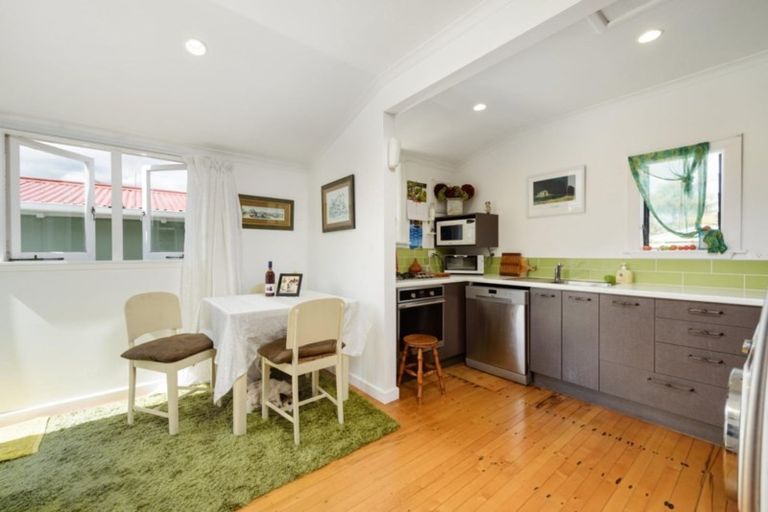 Photo of property in 496c Devonport Road, Tauranga South, Tauranga, 3112