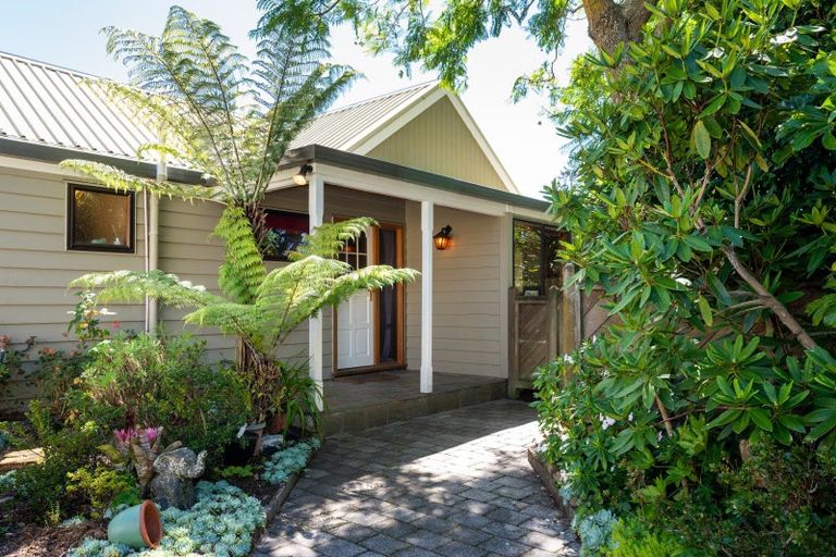 Photo of property in 1 Ritchie Place, Havelock North, 4130