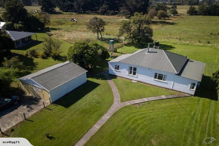 Photo of property in 20 Chorlton Road, Okains Bay, 7583