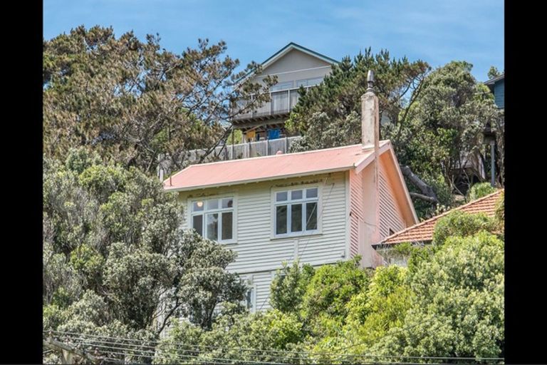 Photo of property in 175 Houghton Bay Road, Houghton Bay, Wellington, 6023