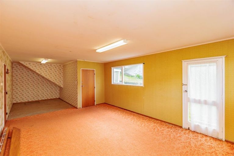 Photo of property in 15 Cortina Avenue, Johnsonville, Wellington, 6037