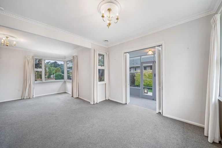 Photo of property in 10 Burnside Crescent, Burnside, Christchurch, 8053