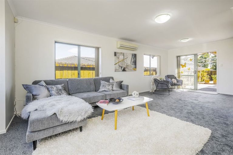 Photo of property in 34 Tussock Avenue, Mangere, Auckland, 2022
