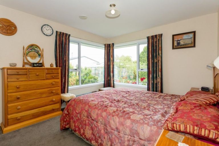 Photo of property in 32 Kathleen Crescent, Hornby, Christchurch, 8042