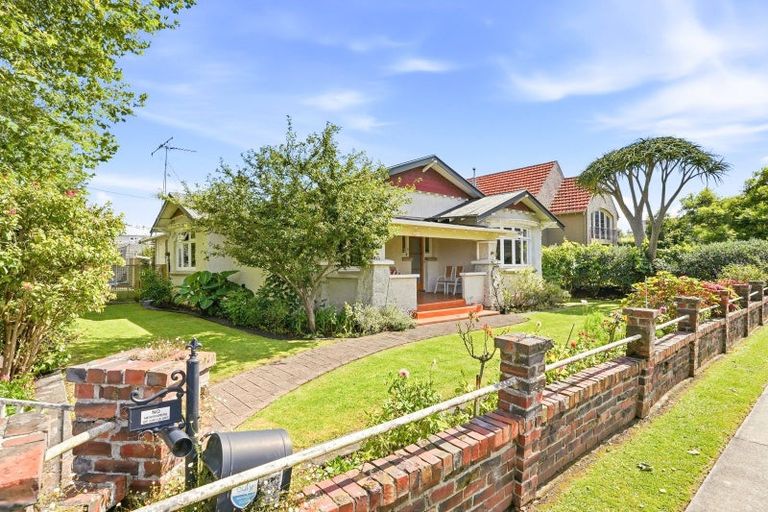 Photo of property in 18 Parsons Street, Saint Johns Hill, Whanganui, 4501