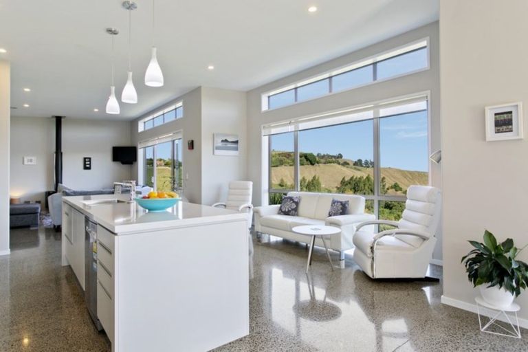 Photo of property in 32 Piro Place, Acacia Bay, Taupo, 3385