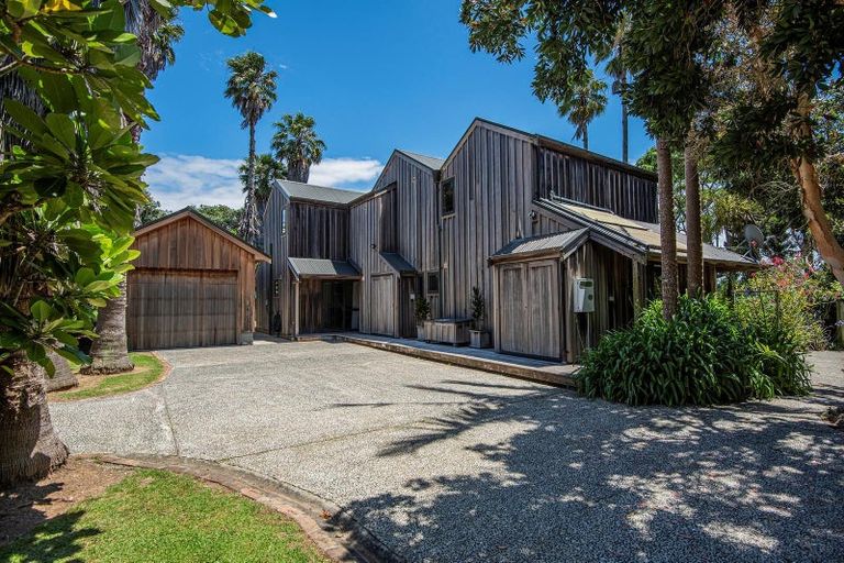 Photo of property in 950 Whangaruru Road North, Whangaruru, Russell, 0184