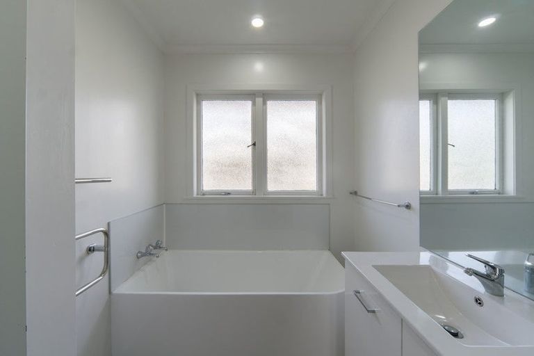 Photo of property in 8 Ohaupo Road, Hamilton Lake, Hamilton, 3204