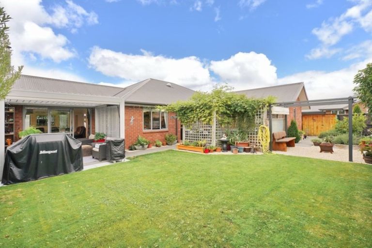 Photo of property in 16 Franklin Drive, Rangiora, 7400