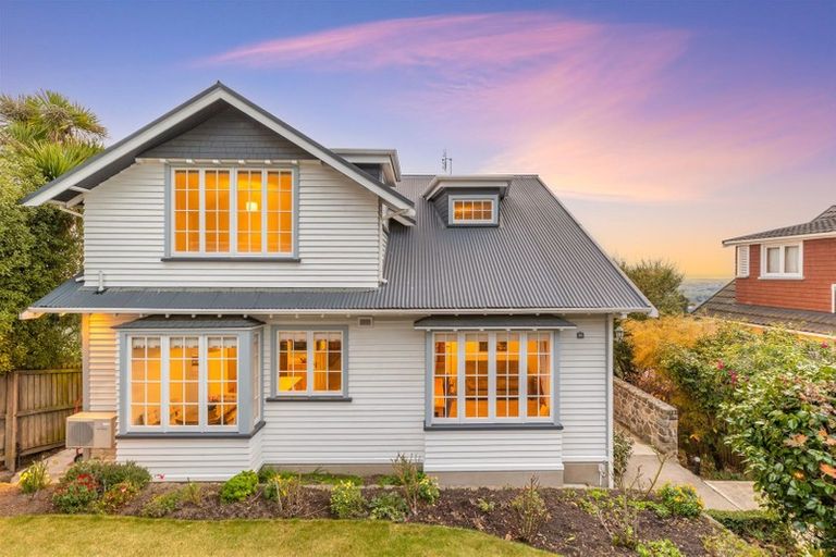 Photo of property in 104 Dyers Pass Road, Cashmere, Christchurch, 8022