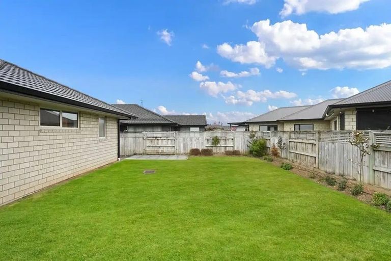 Photo of property in 41 Plescher Crescent, Leamington, Cambridge, 3432