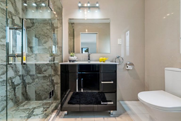 Photo of property in 61a Awaroa Road, Sunnyvale, Auckland, 0612